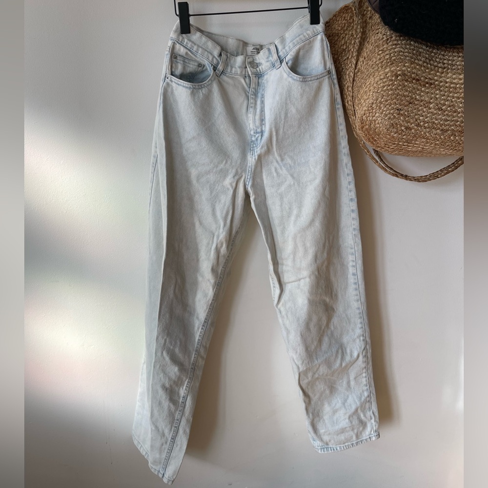 Light washed high waisted baggy jeans
